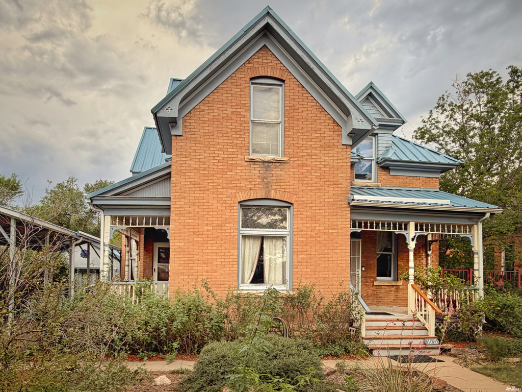 3 bed, 2 bath, 2,206 sq ft home for sale at 1015 Third St, Las Vegas, NM