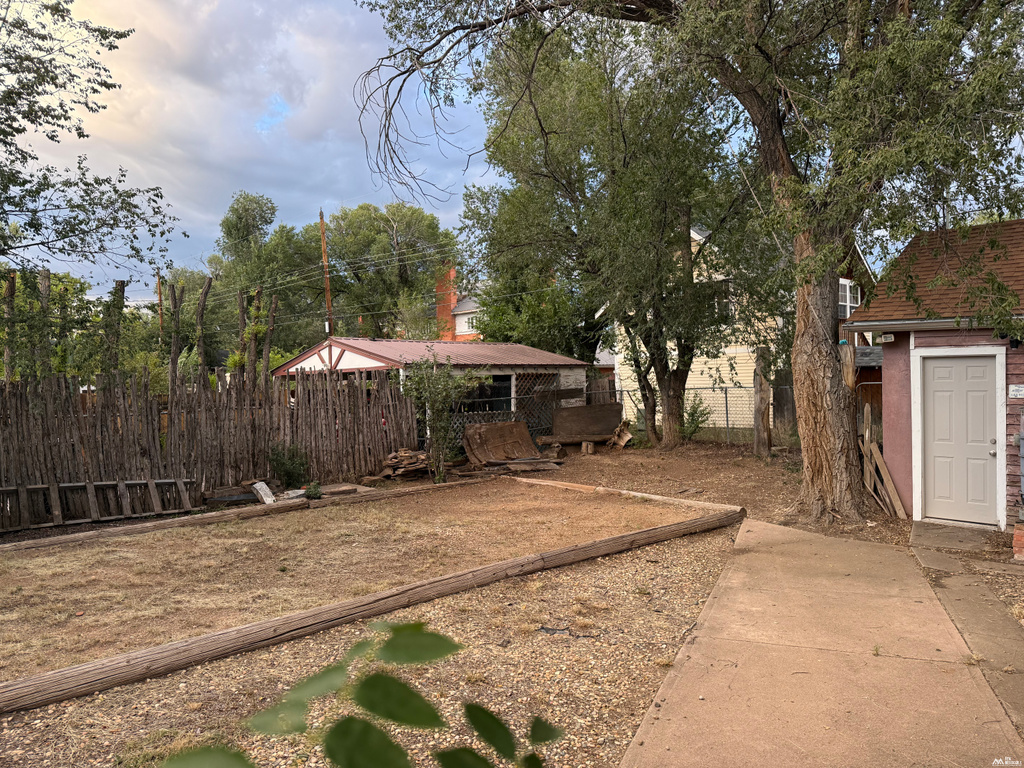 5 bed, 1 bath, 2,942 sq ft home for sale at 1020 Eighth St, Las Vegas, NM — photo 24 of 24