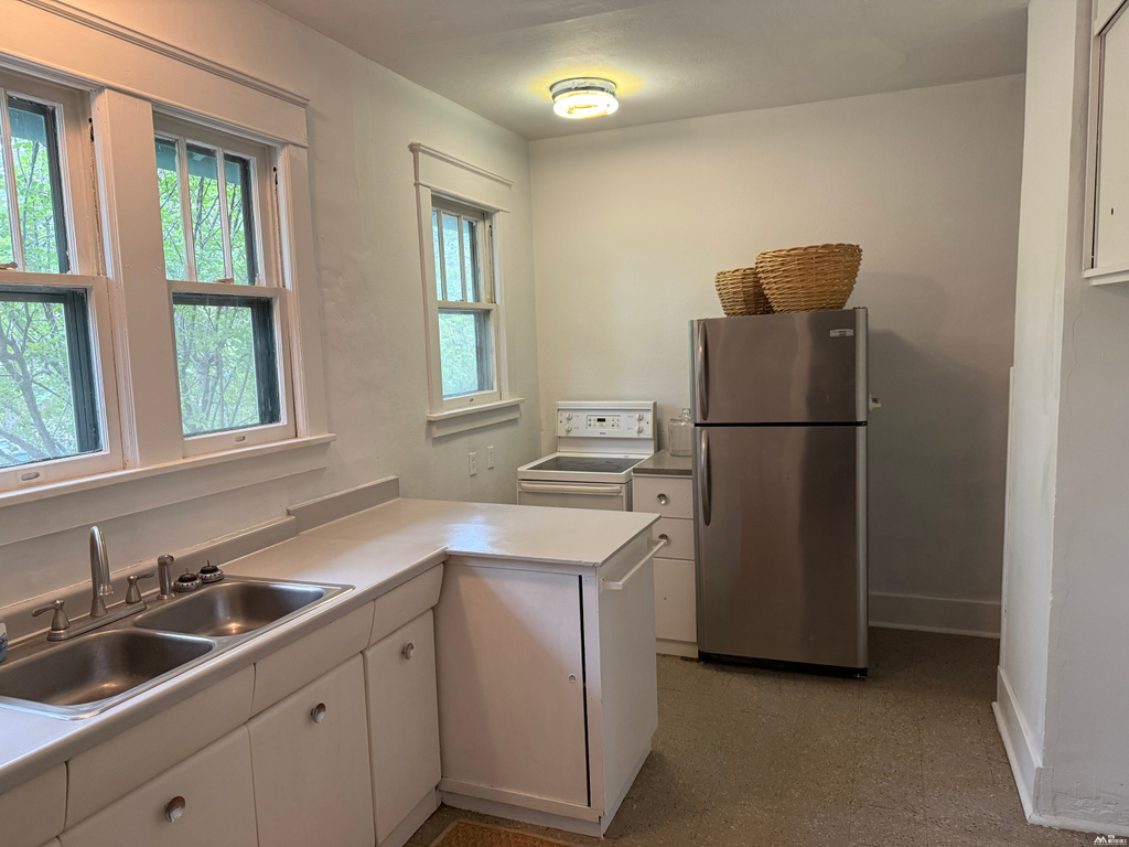 5 bed, 1 bath, 2,942 sq ft home for sale at 1020 Eighth St, Las Vegas, NM — photo 9 of 24