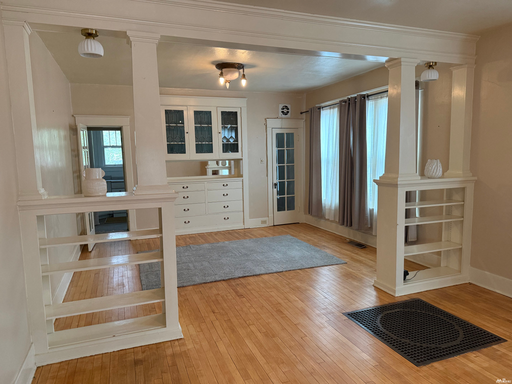 5 bed, 1 bath, 2,942 sq ft home for sale at 1020 Eighth St, Las Vegas, NM — photo 3 of 24
