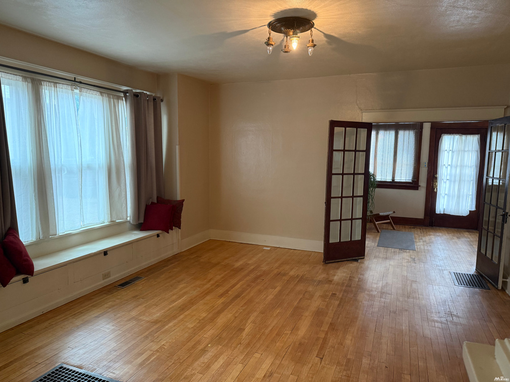 5 bed, 1 bath, 2,942 sq ft home for sale at 1020 Eighth St, Las Vegas, NM — photo 6 of 24