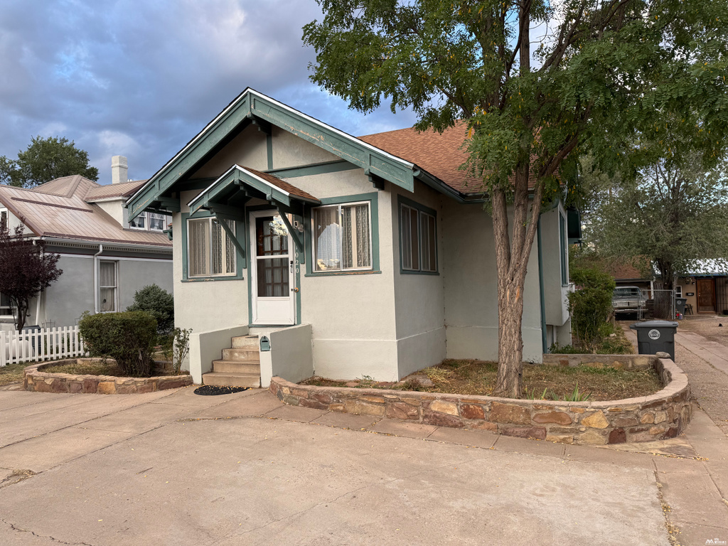 5 bed, 1 bath, 2,942 sq ft home for sale at 1020 Eighth St, Las Vegas, NM — photo 1 of 24