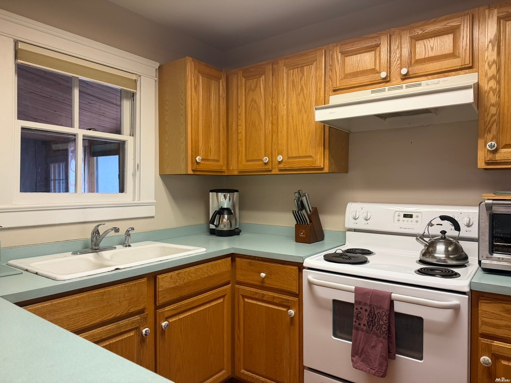 3 bed, 2 bath, 1,700 sq ft, 0.16 acres home for sale at 521 Friedman Ave, Las Vegas, NM — photo 7 of 24
