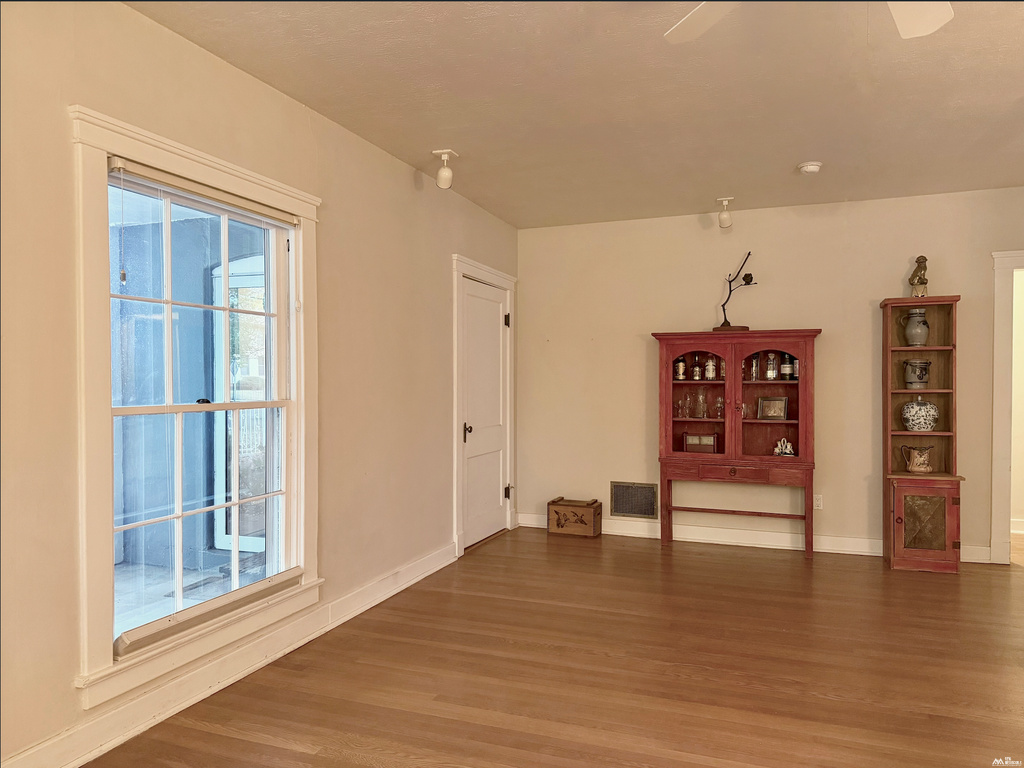 3 bed, 2 bath, 1,700 sq ft, 0.16 acres home for sale at 521 Friedman Ave, Las Vegas, NM — photo 3 of 24