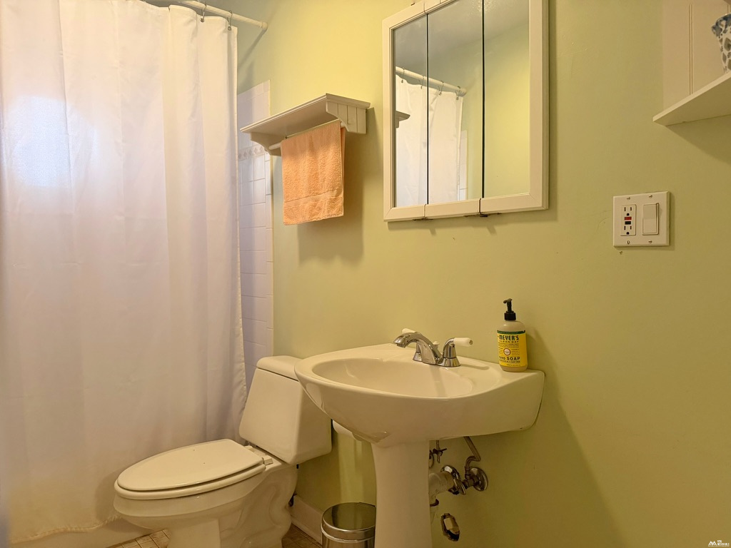 3 bed, 2 bath, 1,700 sq ft, 0.16 acres home for sale at 521 Friedman Ave, Las Vegas, NM — photo 12 of 24
