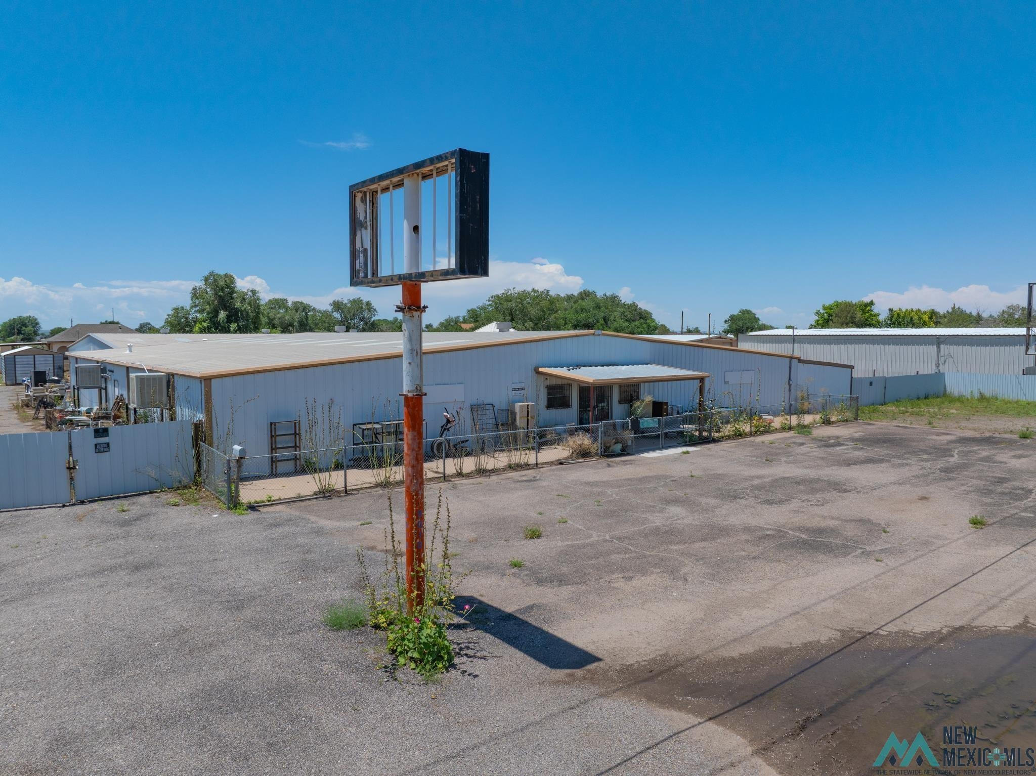 5010 S Main ST — exterior
