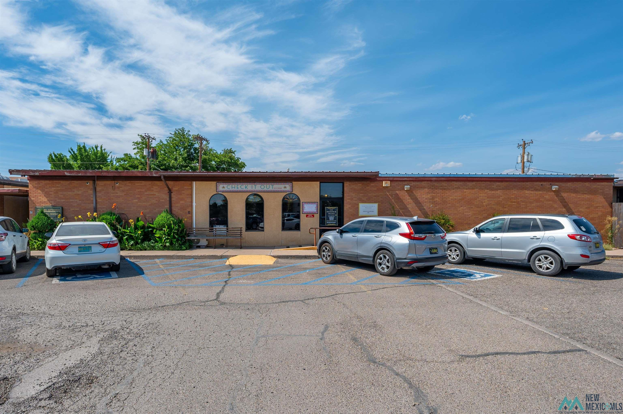 313 W Country Club #9 Road — exterior