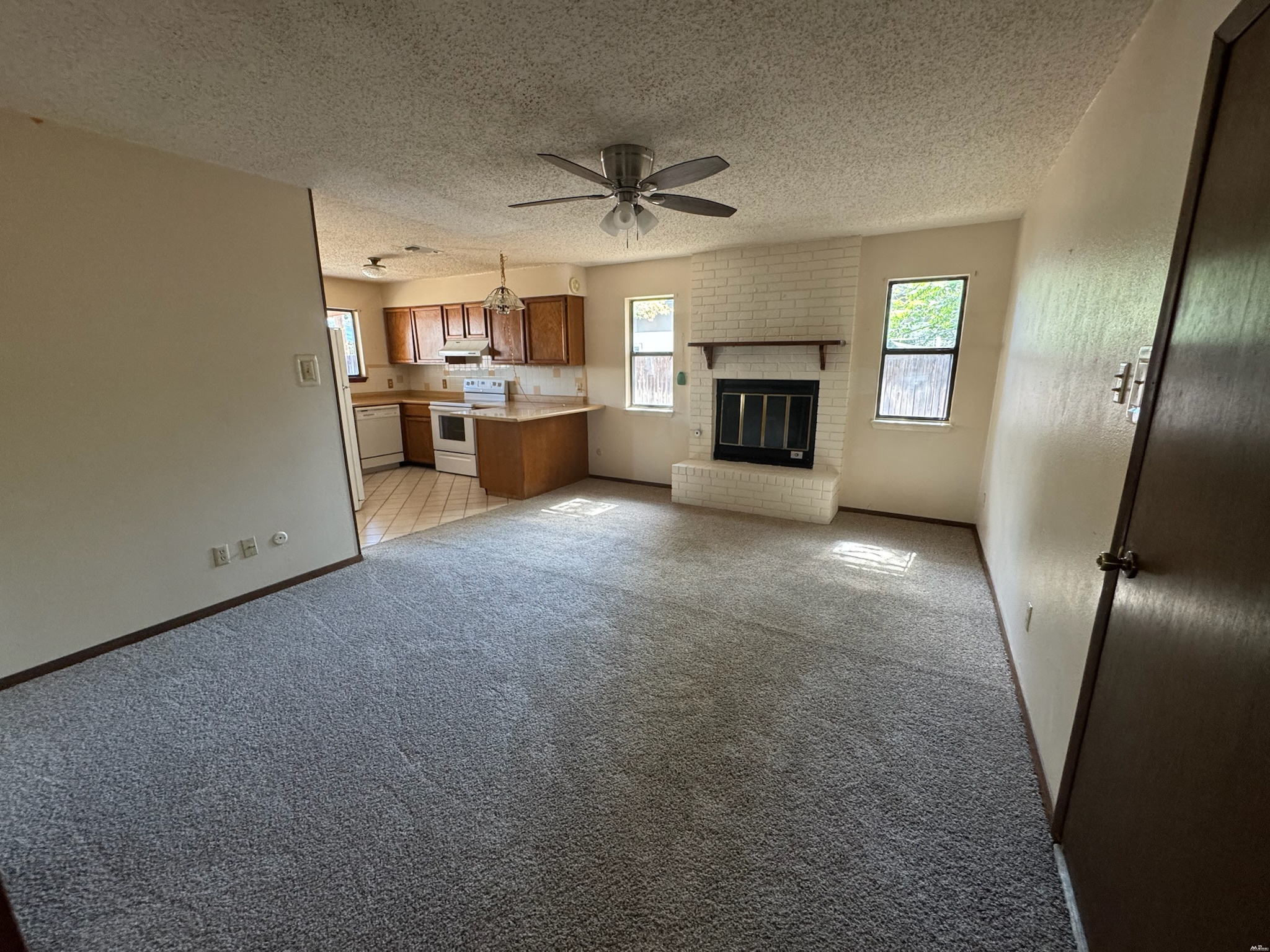 831 AGATE RD — photo 3