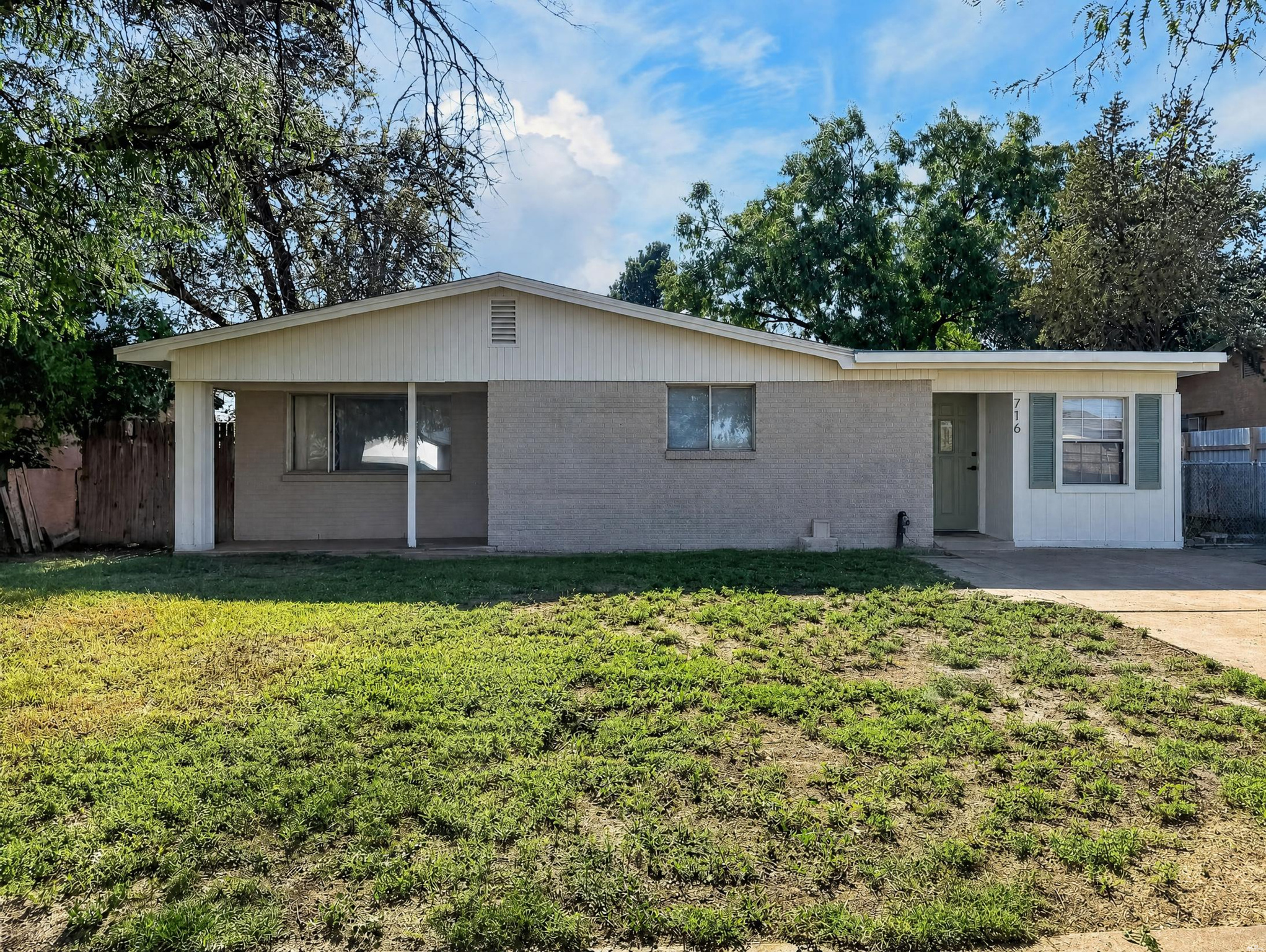 716 S CEDAR AVE — photo 4