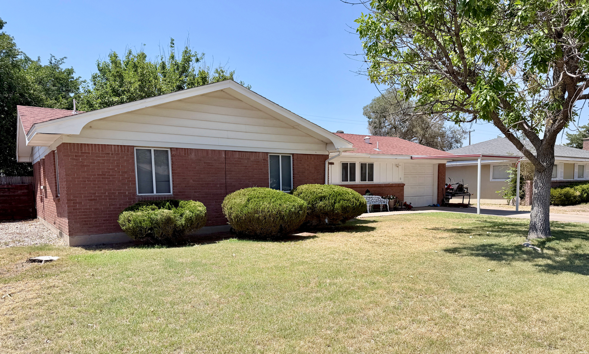 606 E VISTA PKWY — exterior