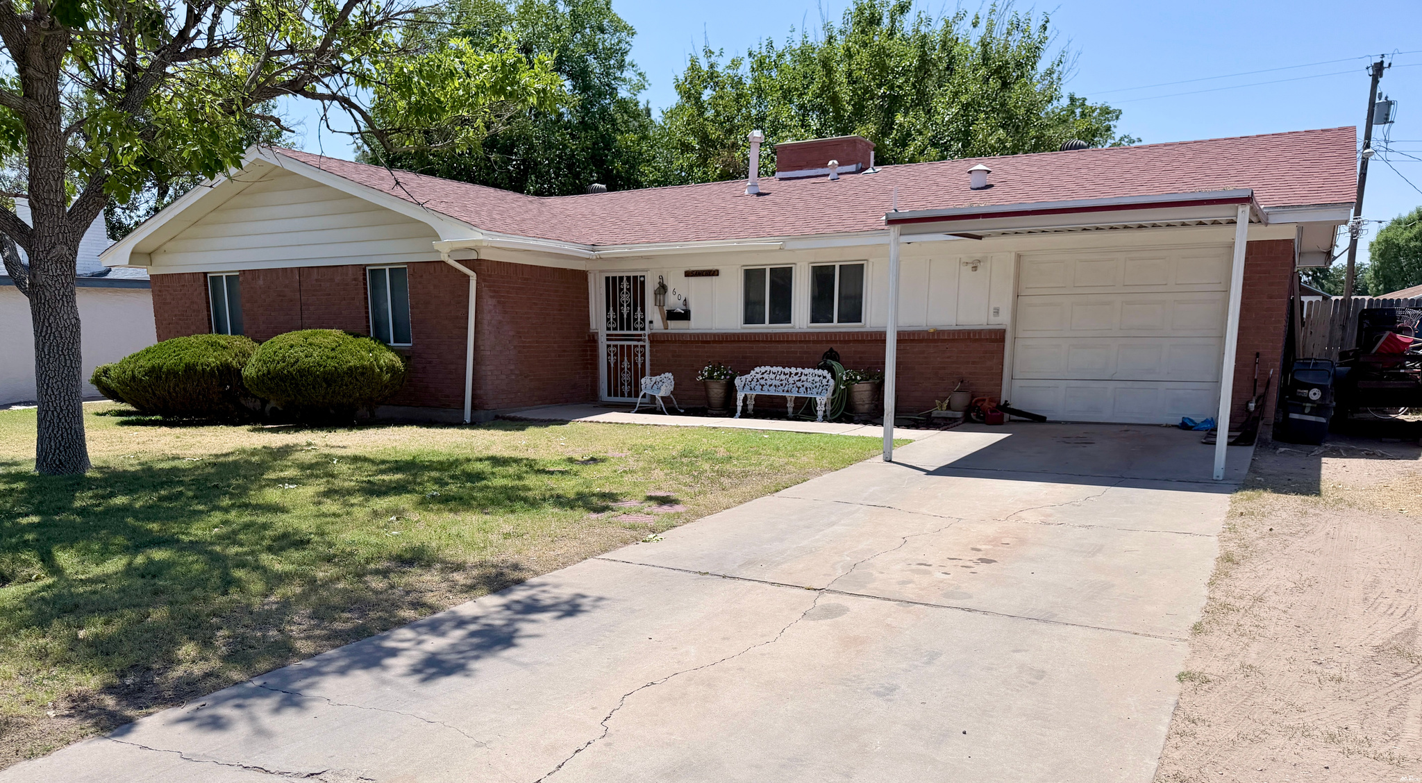 606 E VISTA PKWY — photo 2