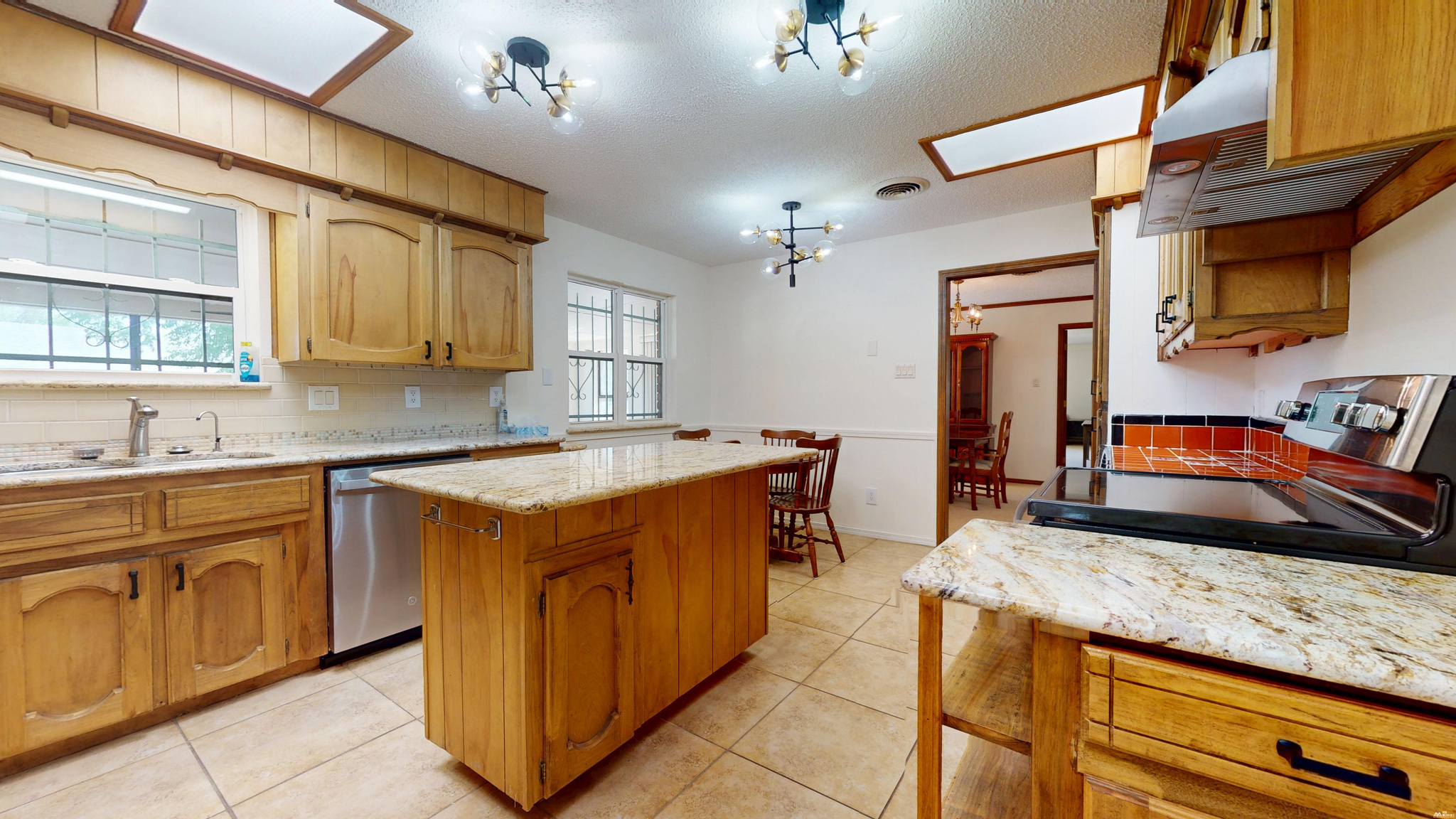 3300 HIGHLAND RD — photo 3