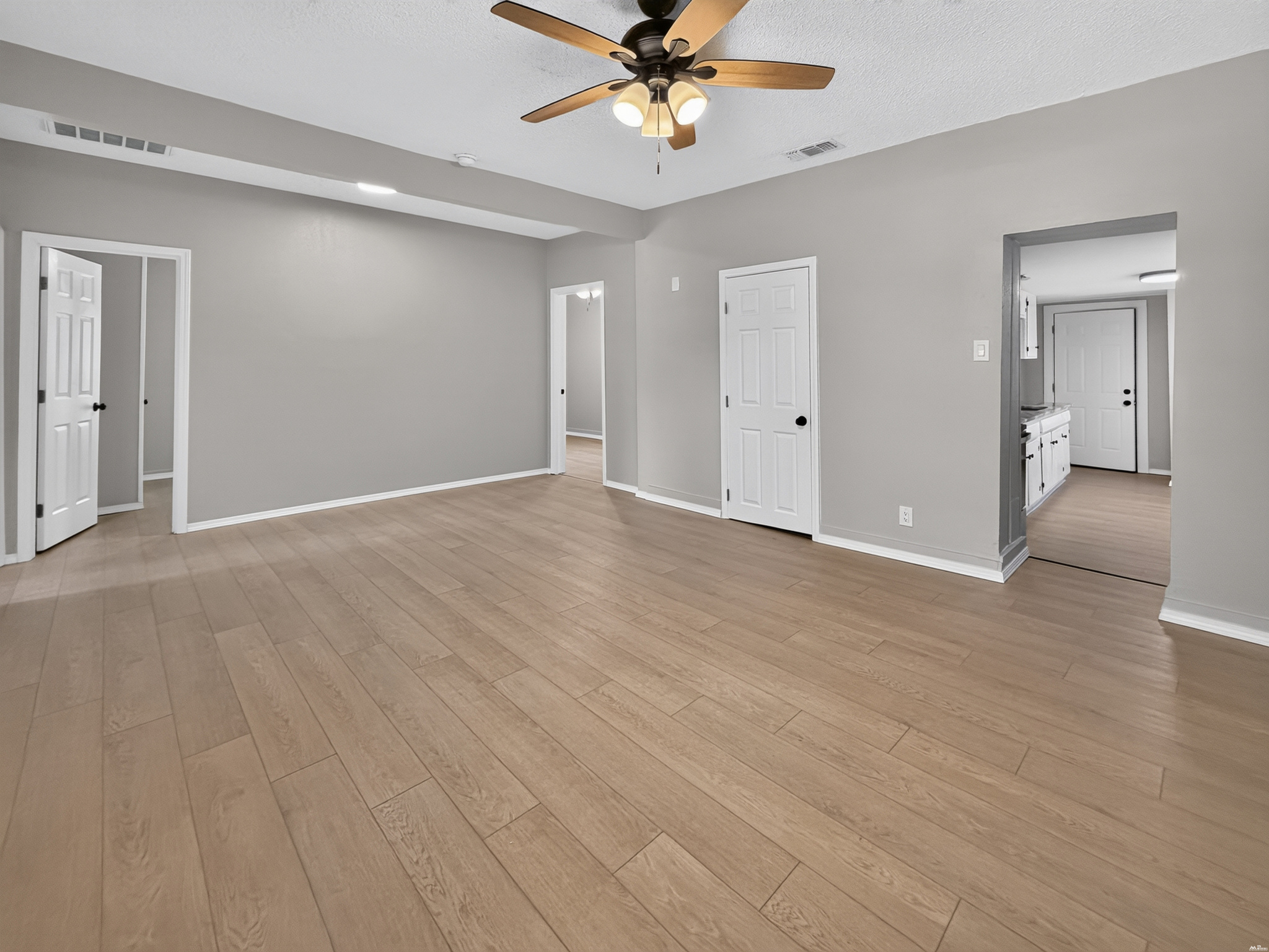 109 S LEA Ave — photo 4