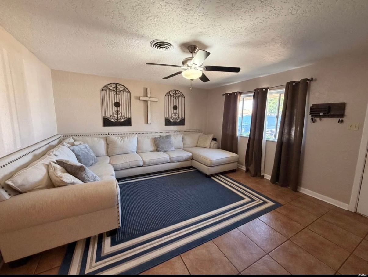 1121 N LLANO — photo 2