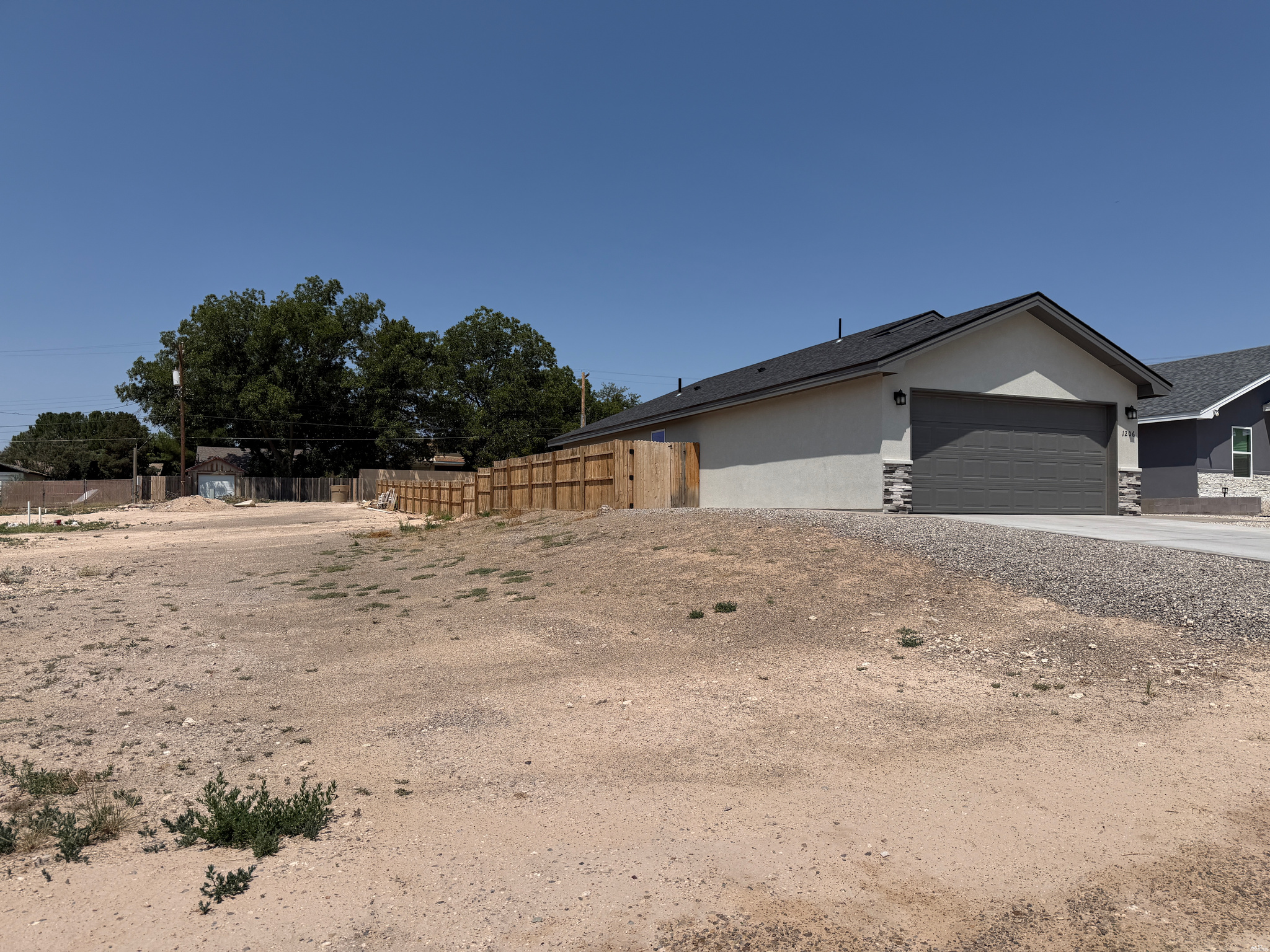 1204 N Richardson Ave — photo 2