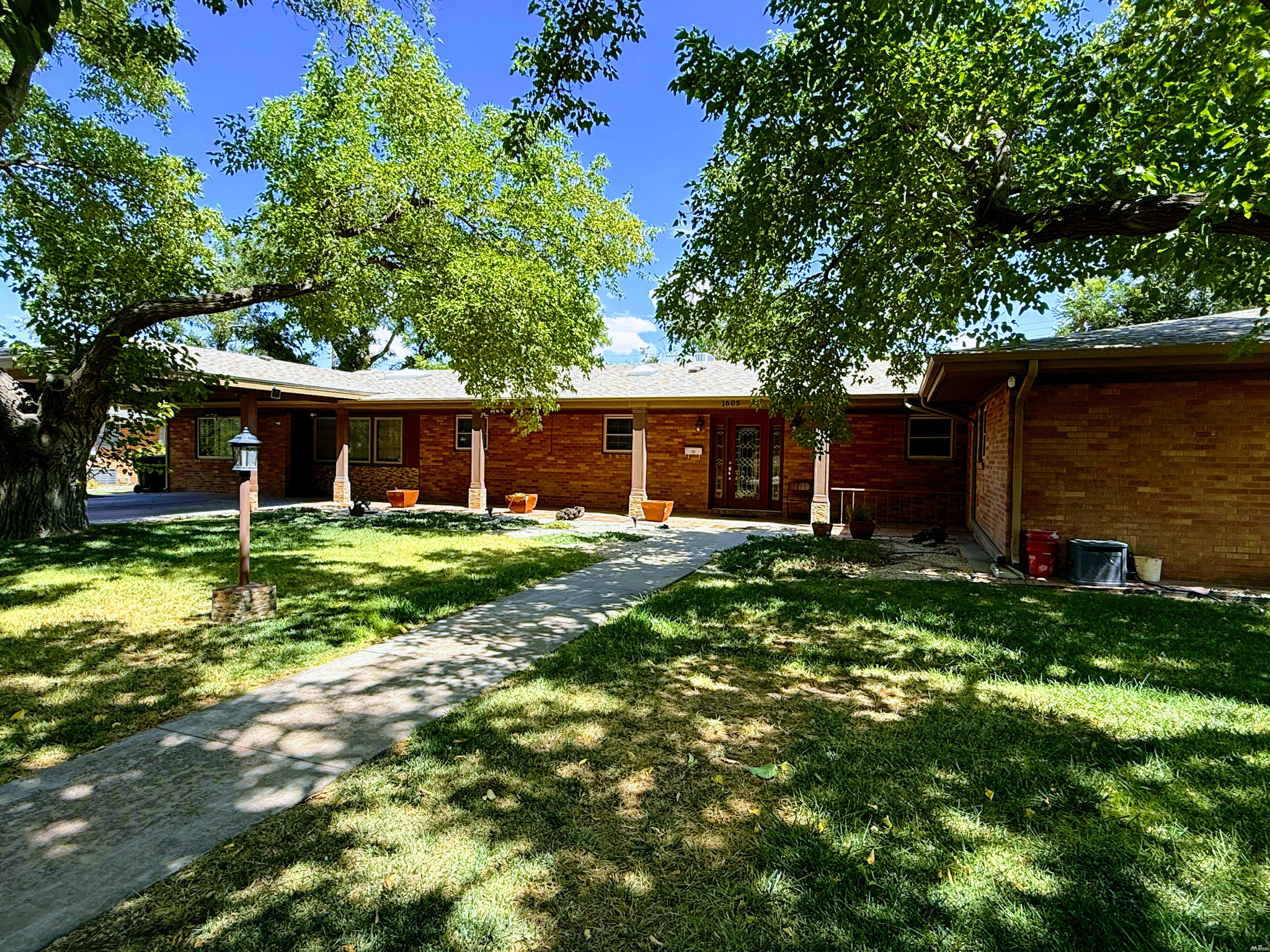 1605 S MISSOURI AVE — exterior