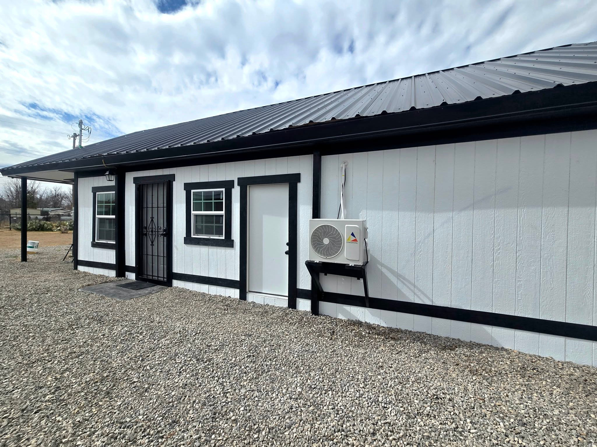 604 W Washington ST — exterior