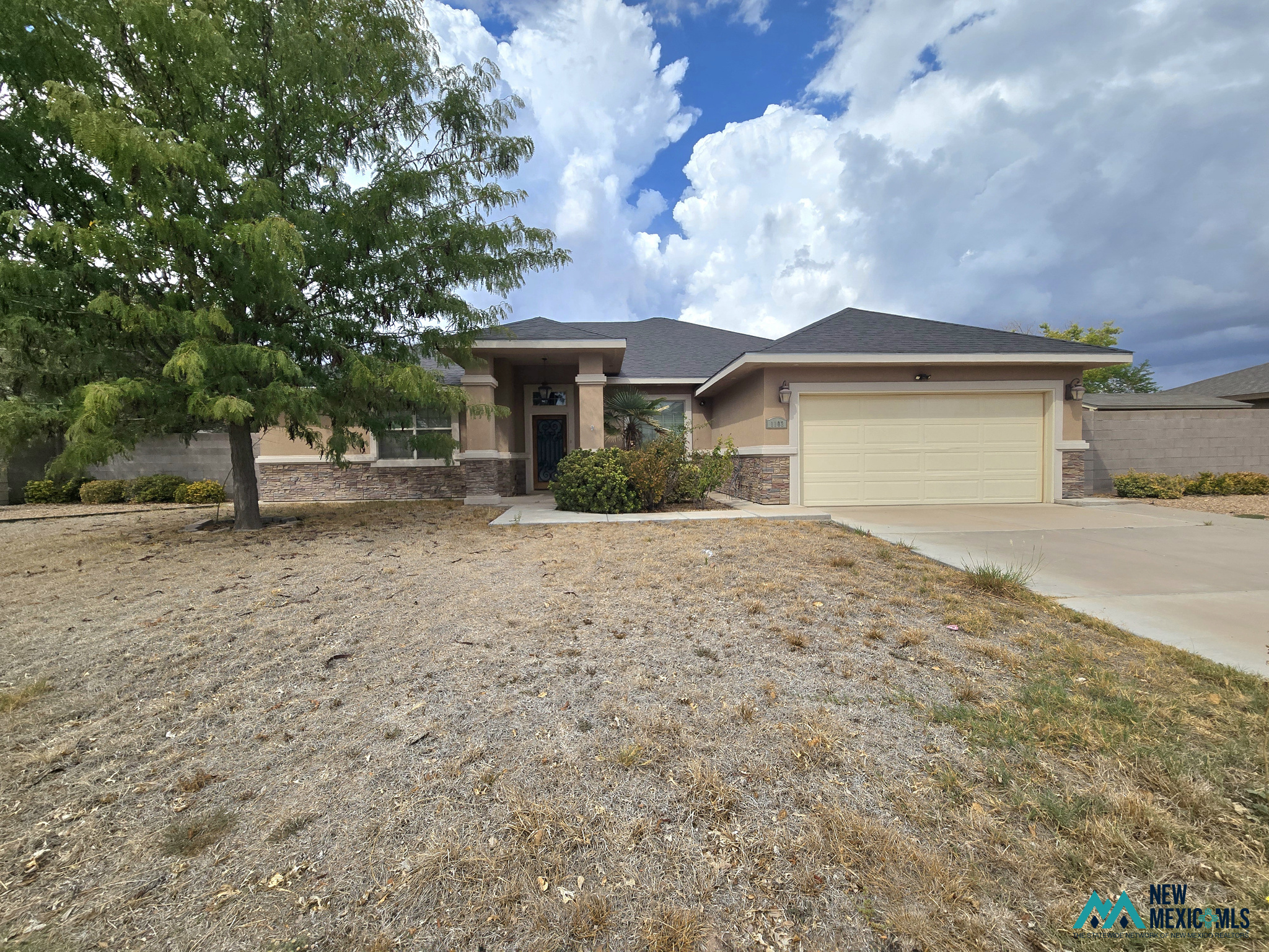 1103 E La Paloma Ln — exterior