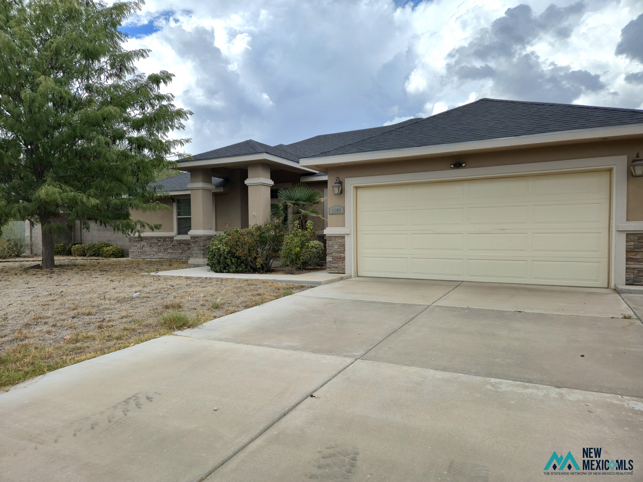 1103 E La Paloma Ln — photo 2