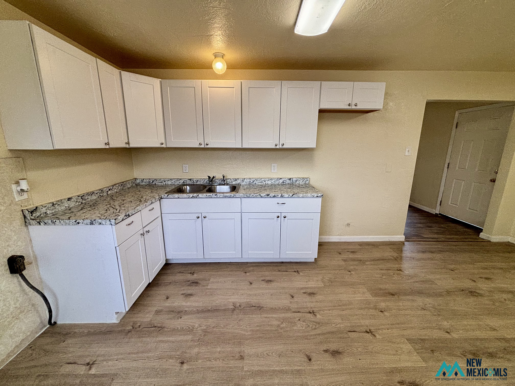 304 S Sycamore AVE — photo 3