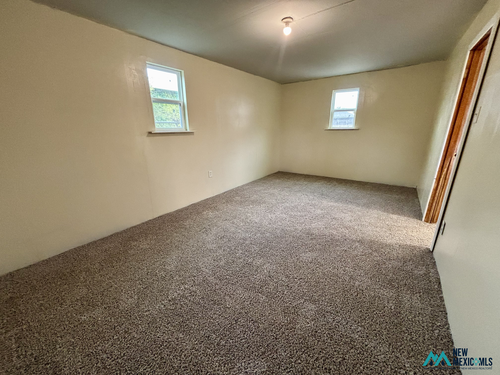 304 S Sycamore AVE — photo 4
