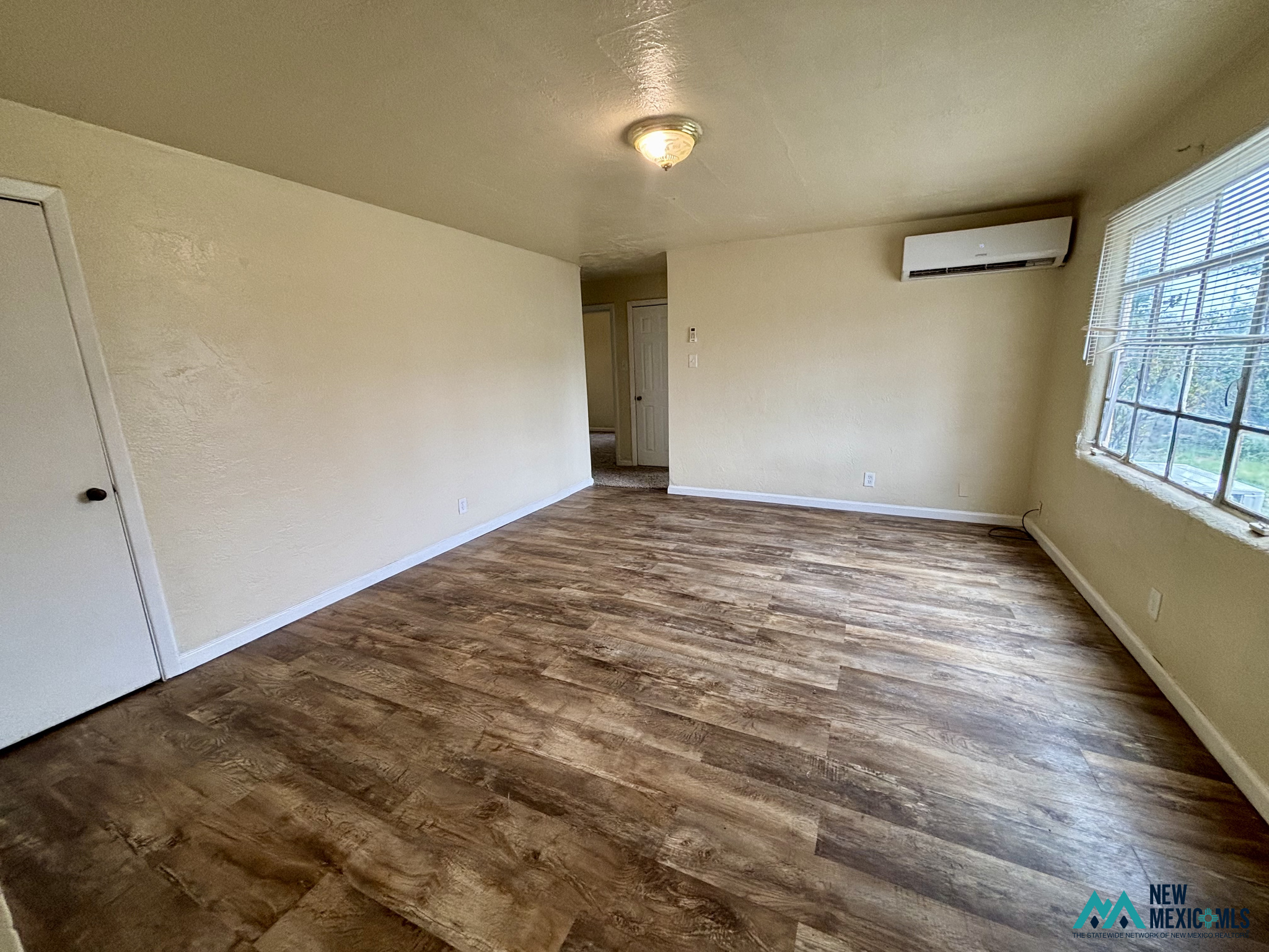 304 S Sycamore AVE — photo 2