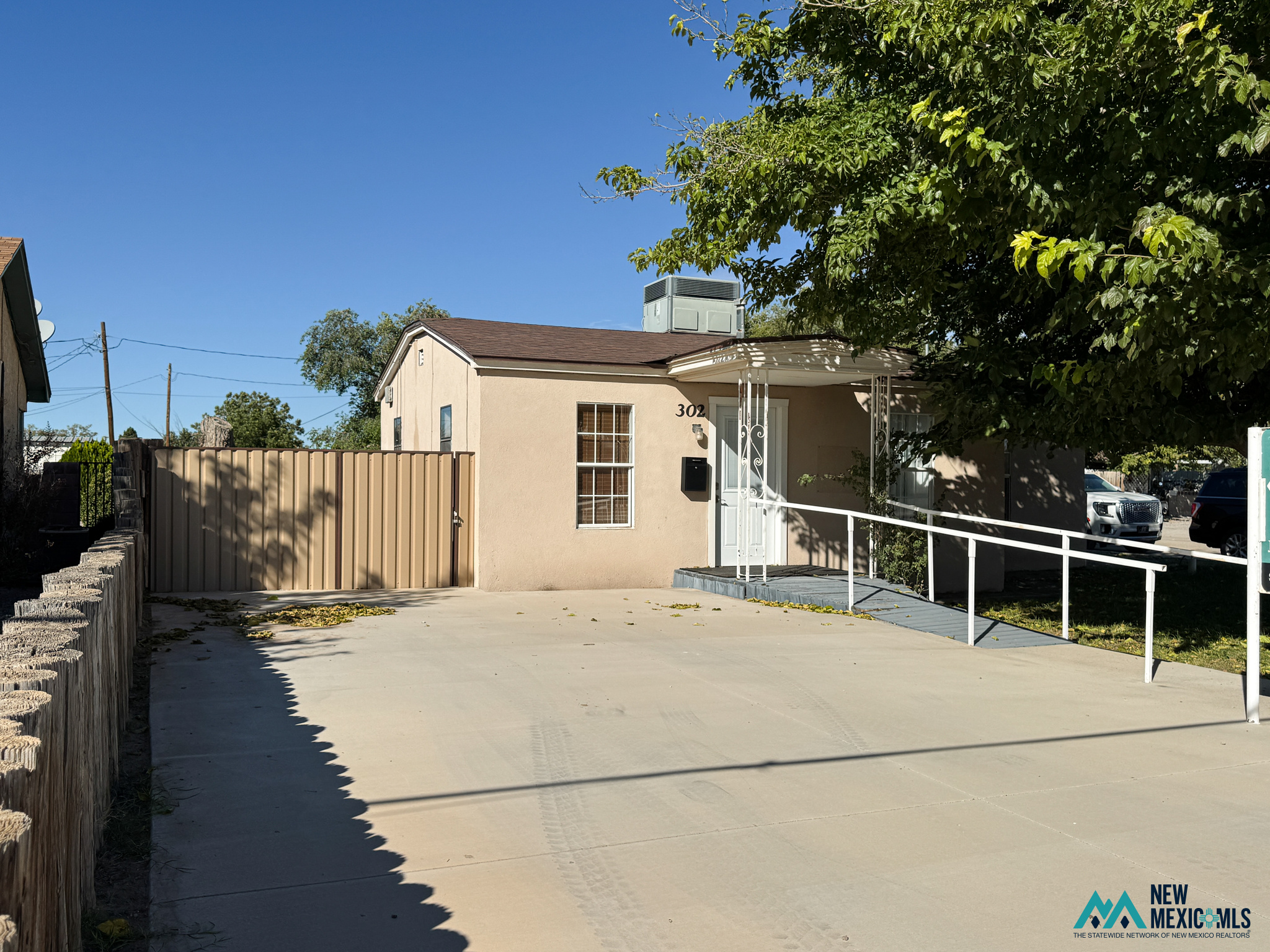 302 W Hermosa Dr — photo 4