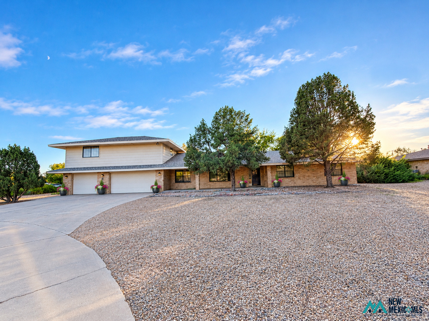 8 Walking Cane Ln — exterior