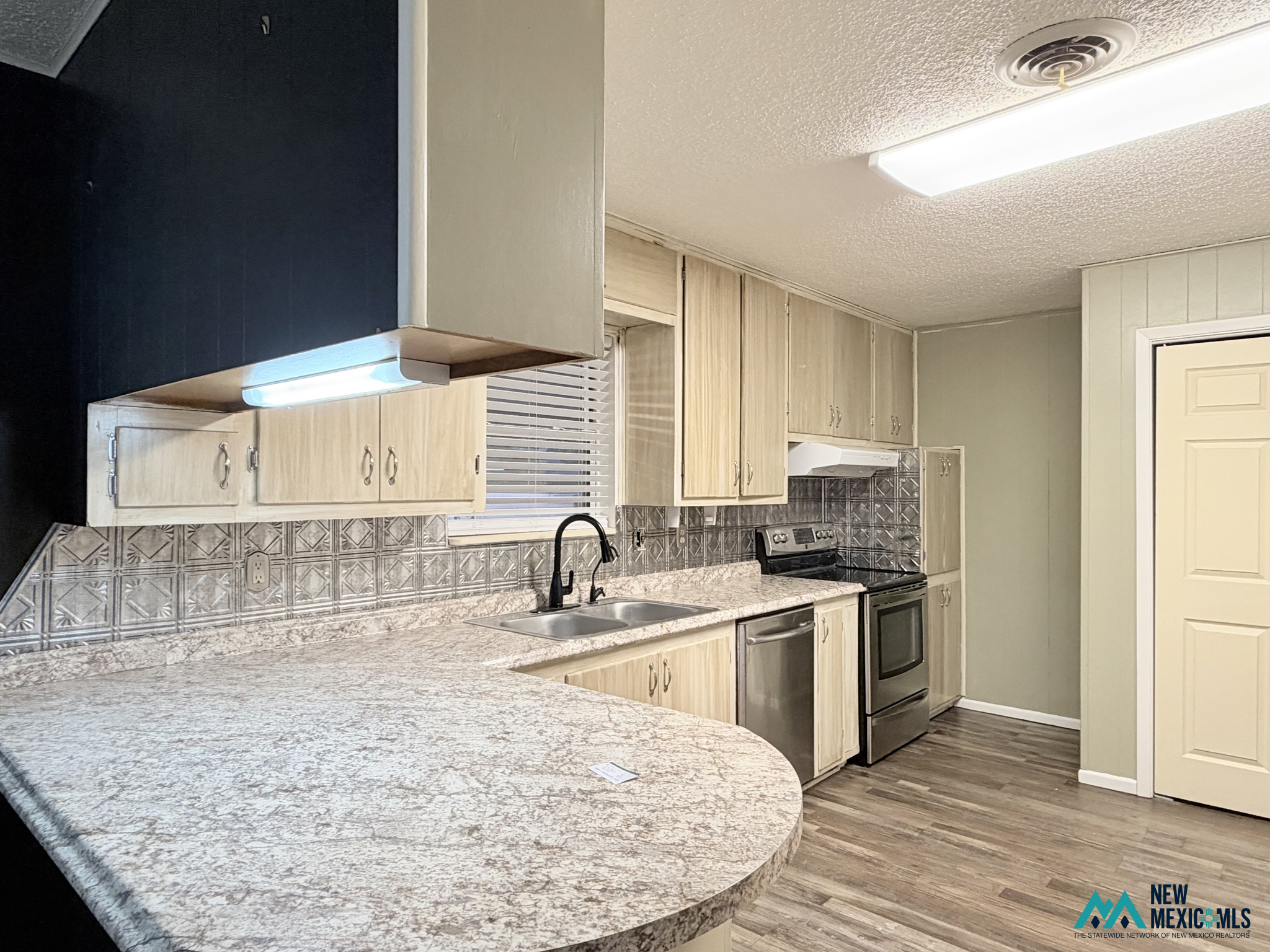 220 St Anne Pl — photo 2
