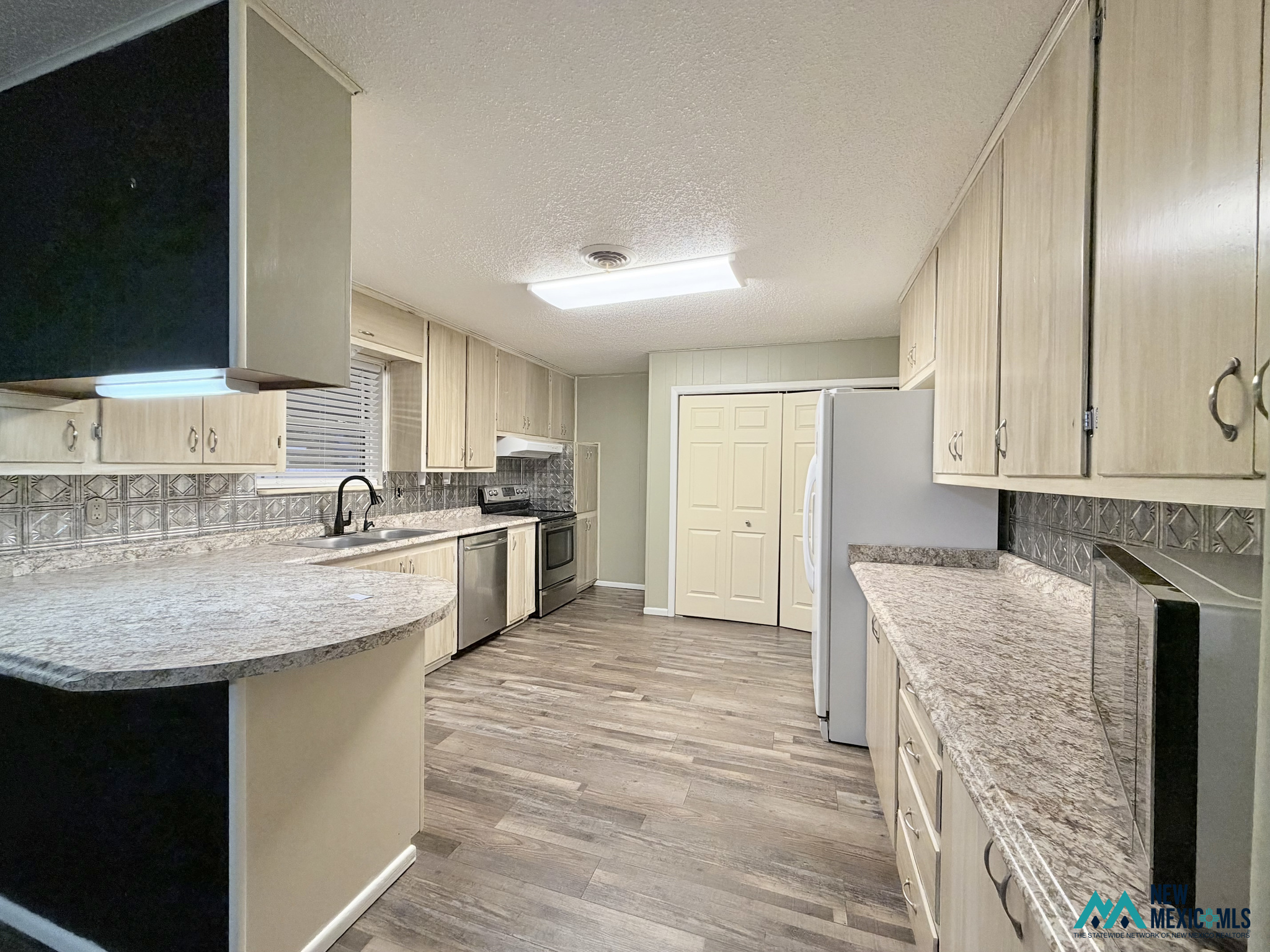 220 St Anne Pl — photo 3