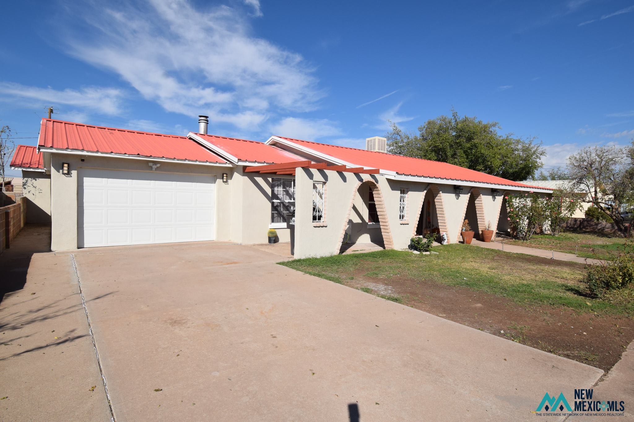 404 S Yucca Dr — photo 2
