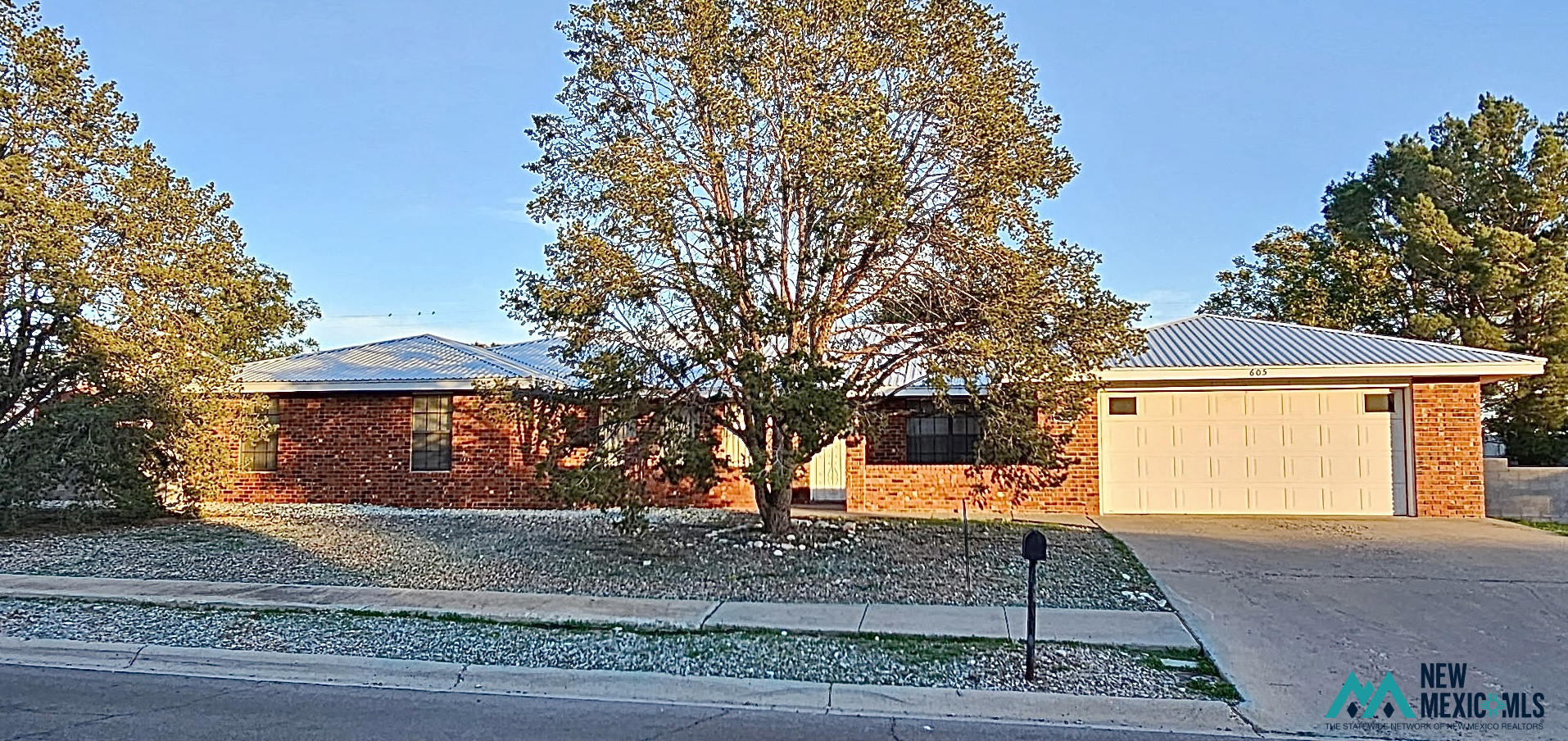 605 Estrellita Dr