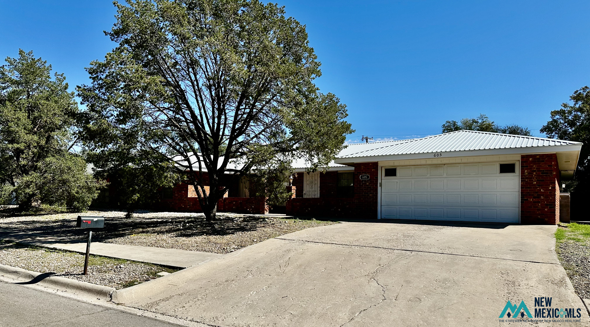 605 Estrellita Dr — photo 2