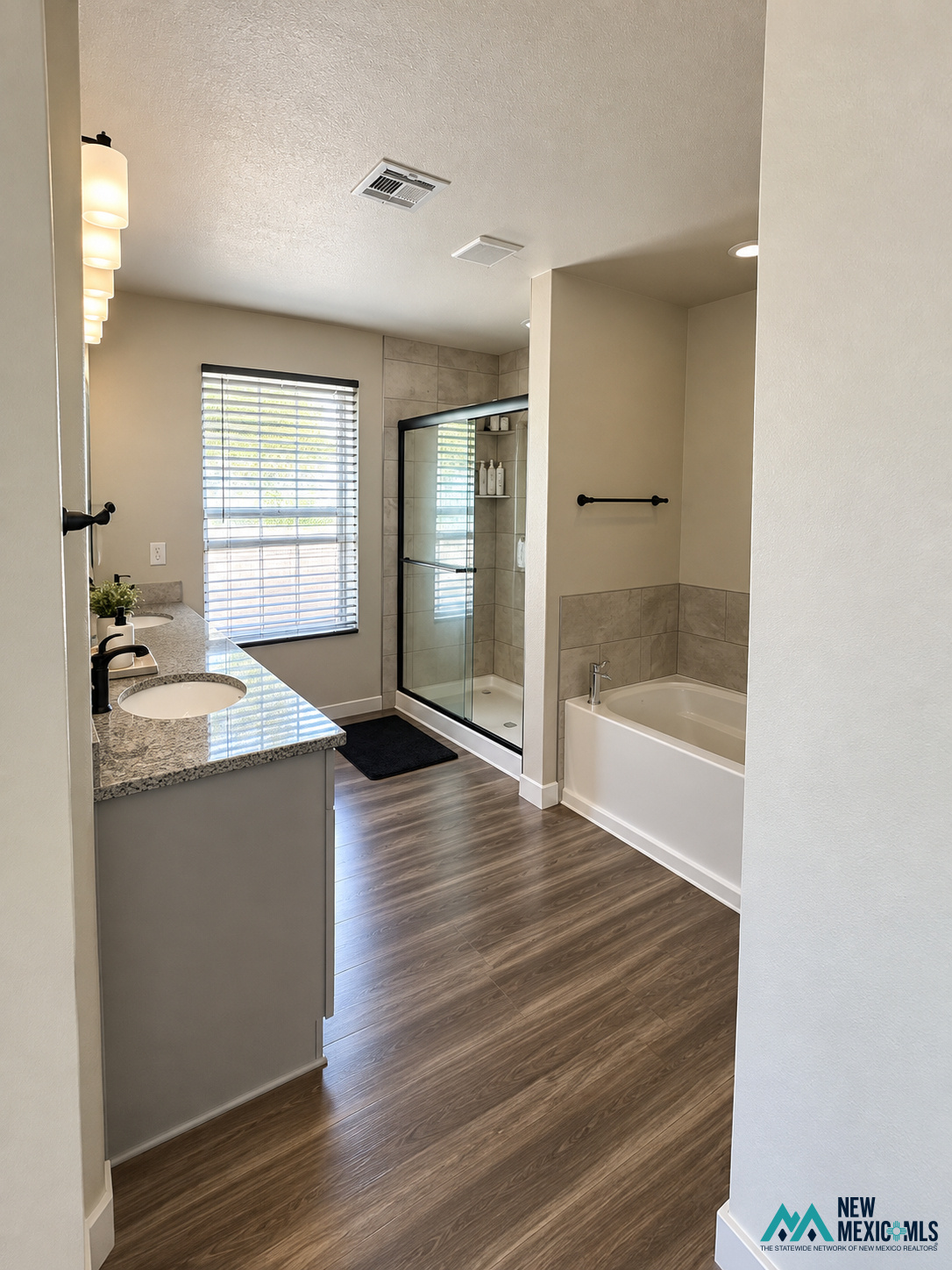 1136 E Aventura — photo 2
