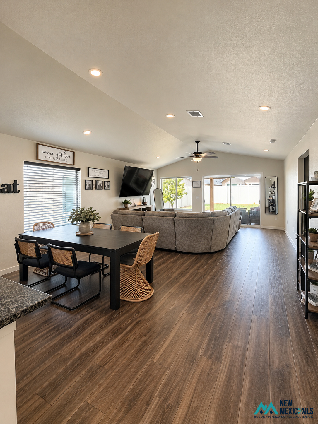 1136 E Aventura — photo 4