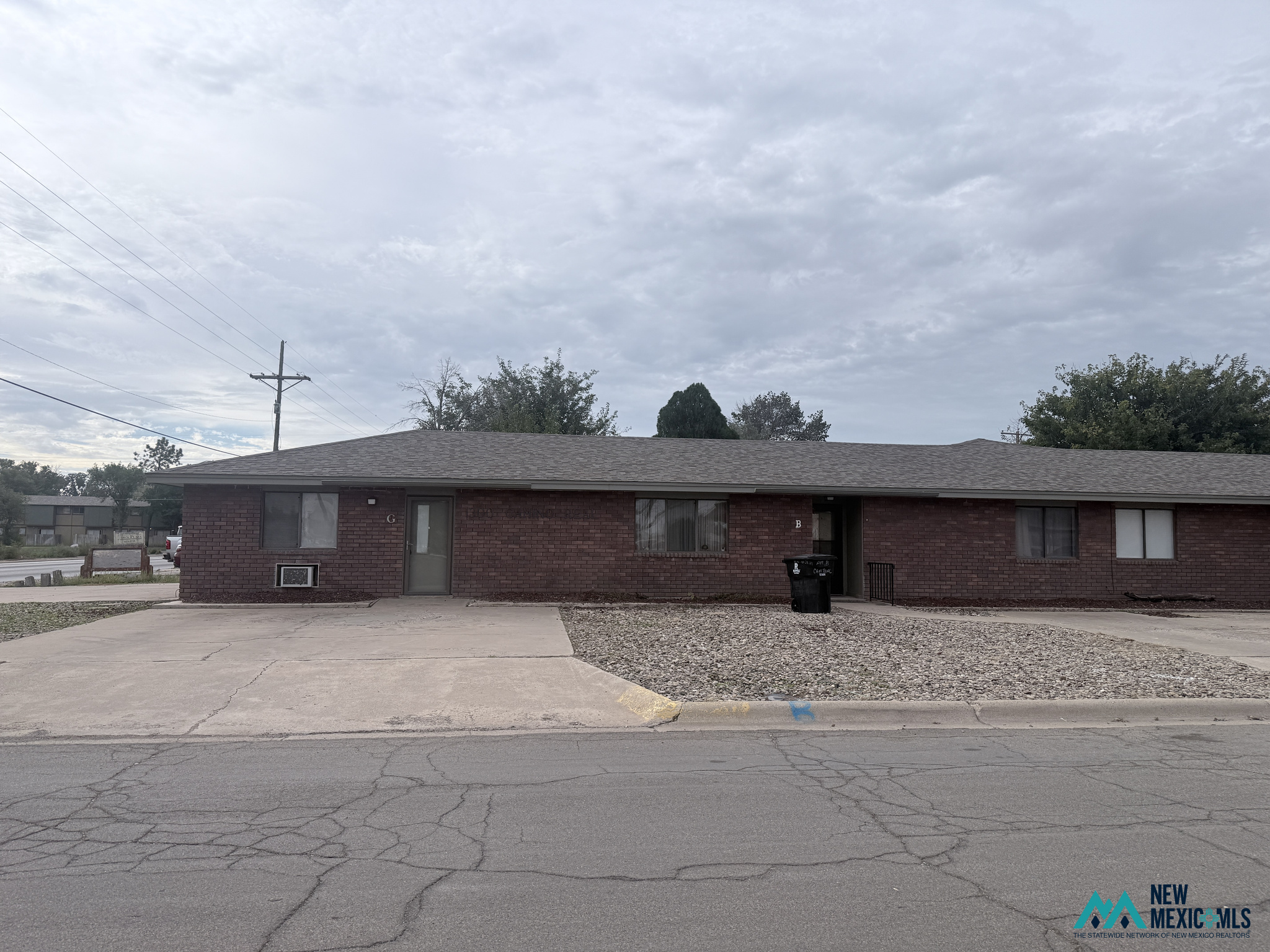 1100 S Sunset Ave — exterior