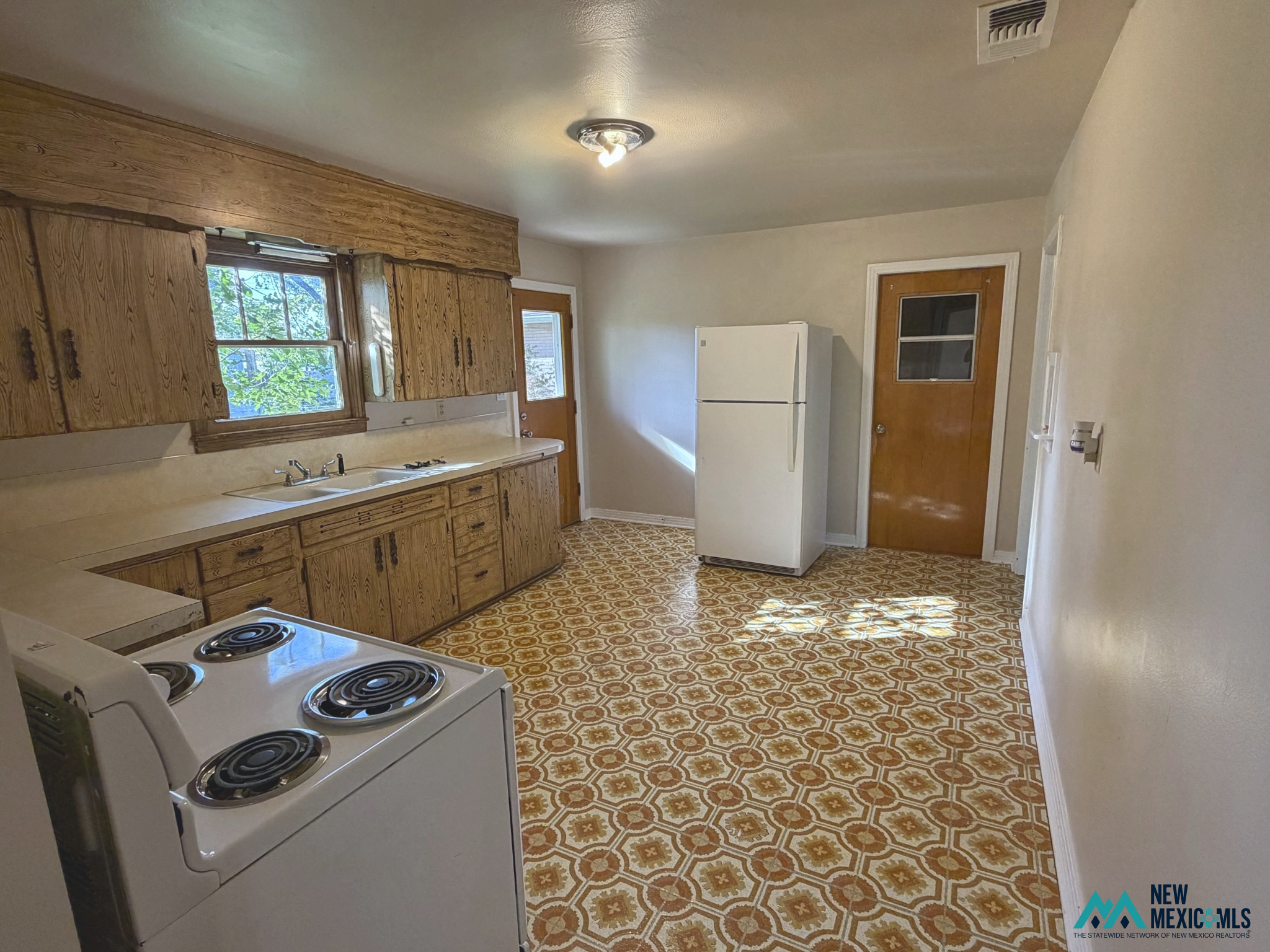 913 Richard St — photo 5