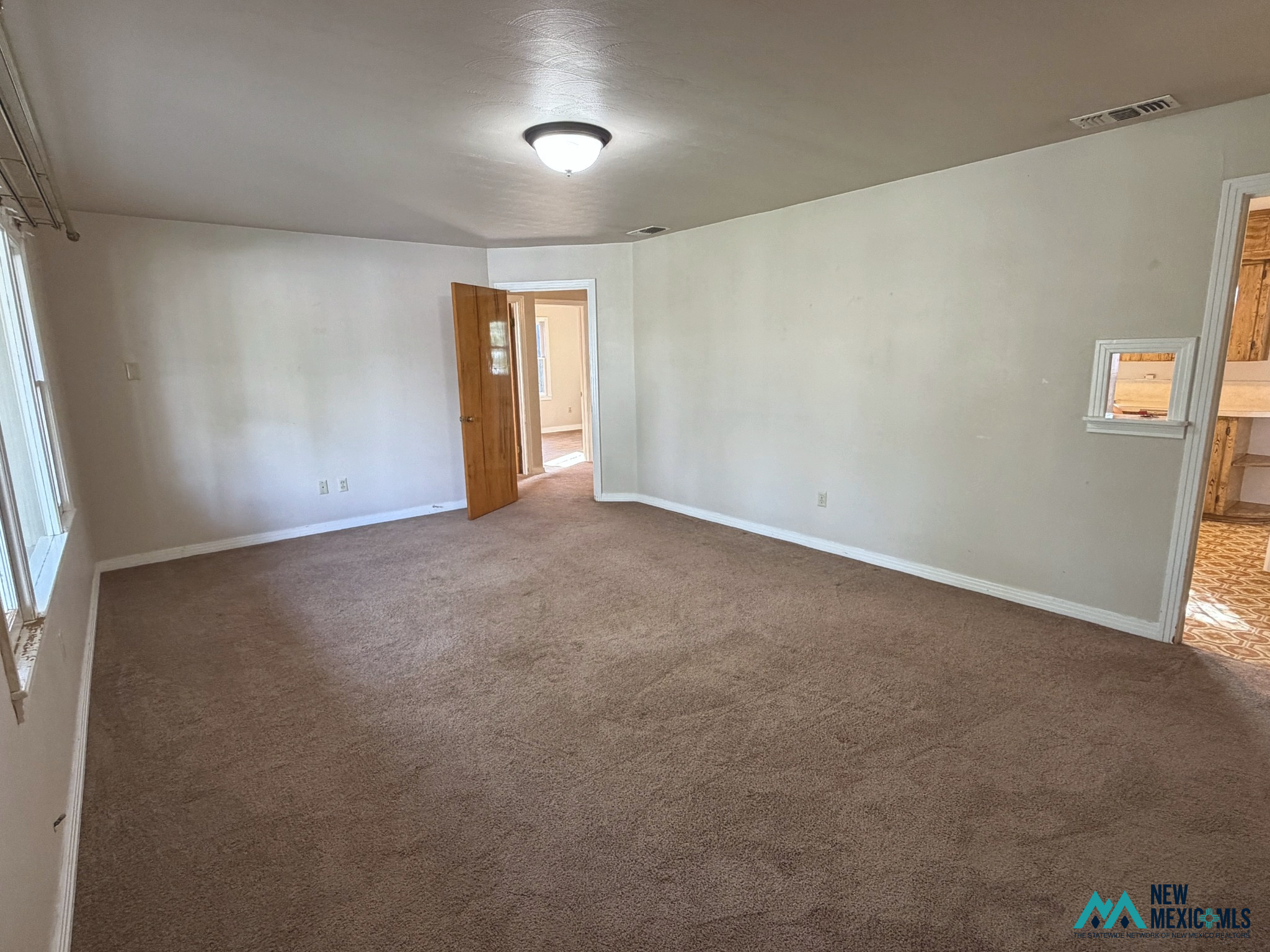 913 Richard St — photo 2
