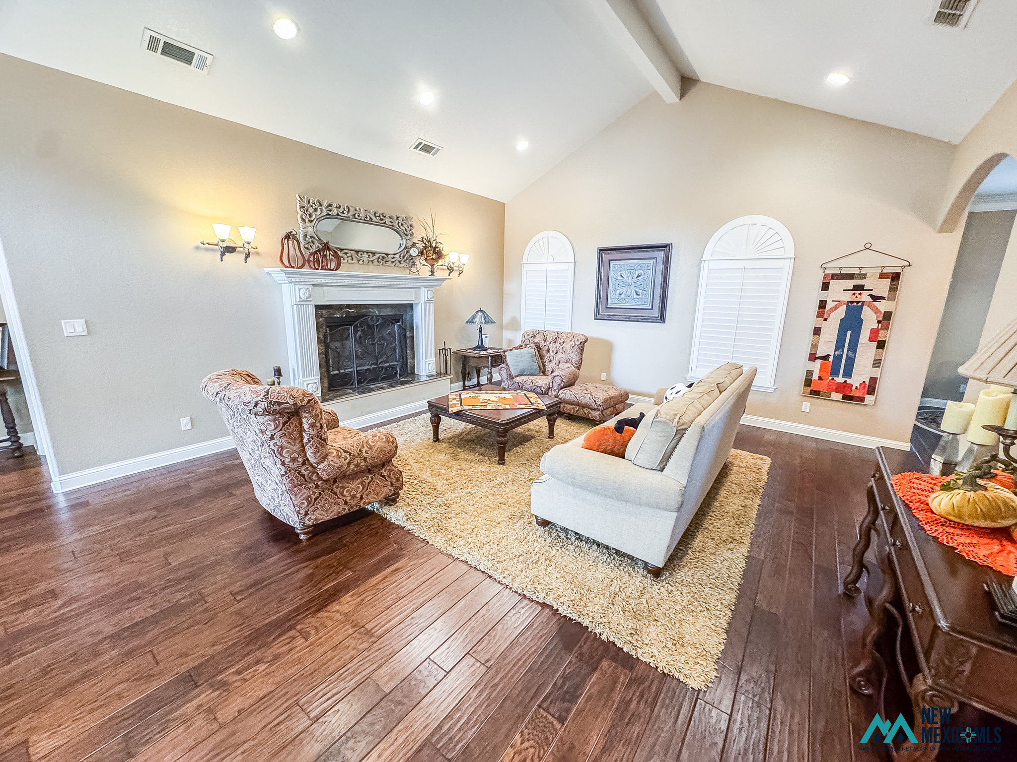 1302 Brittany Dr — photo 5