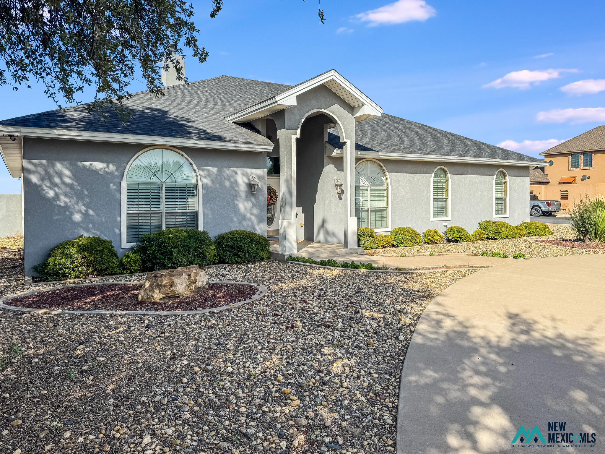 1302 Brittany Dr — photo 3